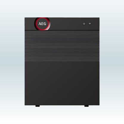 AEG Solarcube Pro van voren, zwarte behuizing met rood omrand AEG-logo en horizontale ribbels